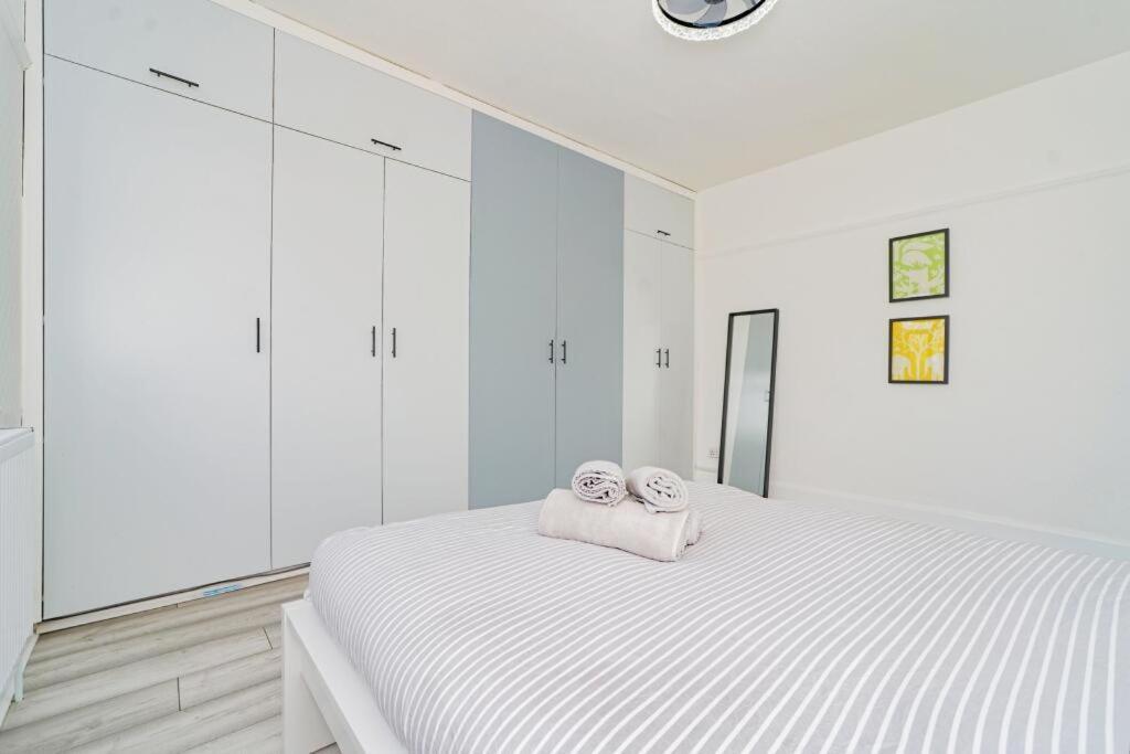 Eejs Stylish 3 Bedroom House - Greenwich