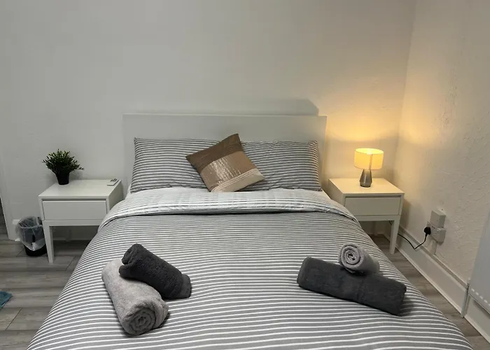 Eejs Stylish 3 Bedroom House - Greenwich
