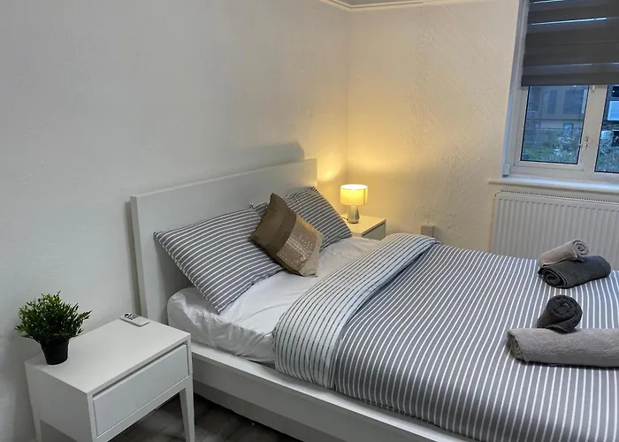 Eejs Stylish 3 Bedroom House - Greenwich