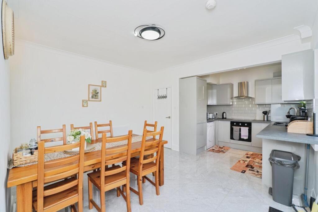 Eejs Stylish 3 Bedroom House - Greenwich Дом отдыха Лондон
