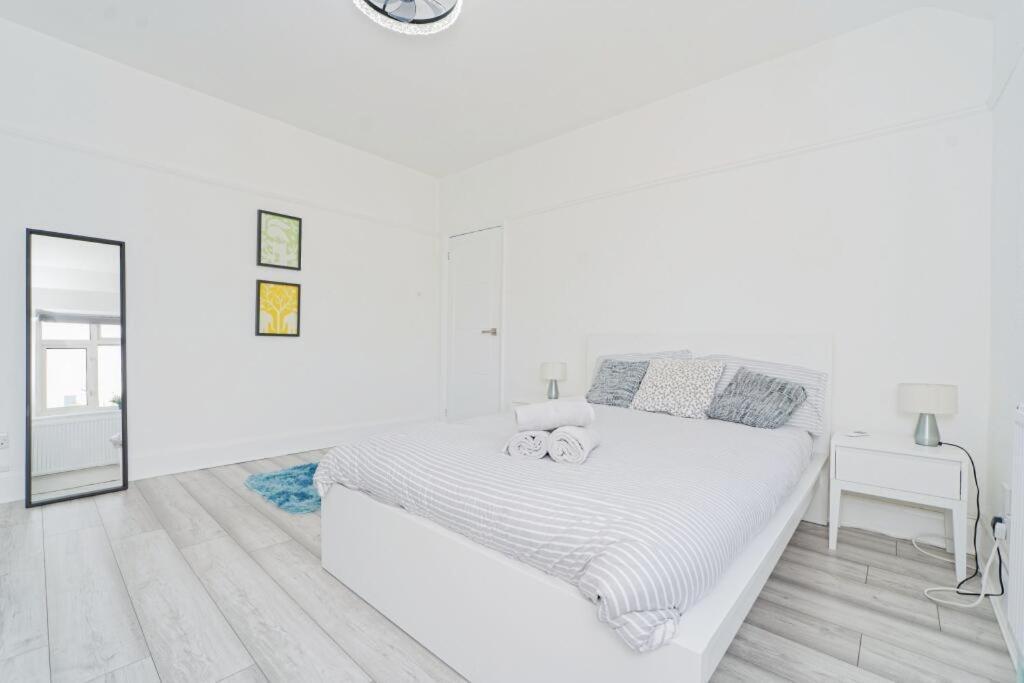 Eejs Stylish 3 Bedroom House - Greenwich *